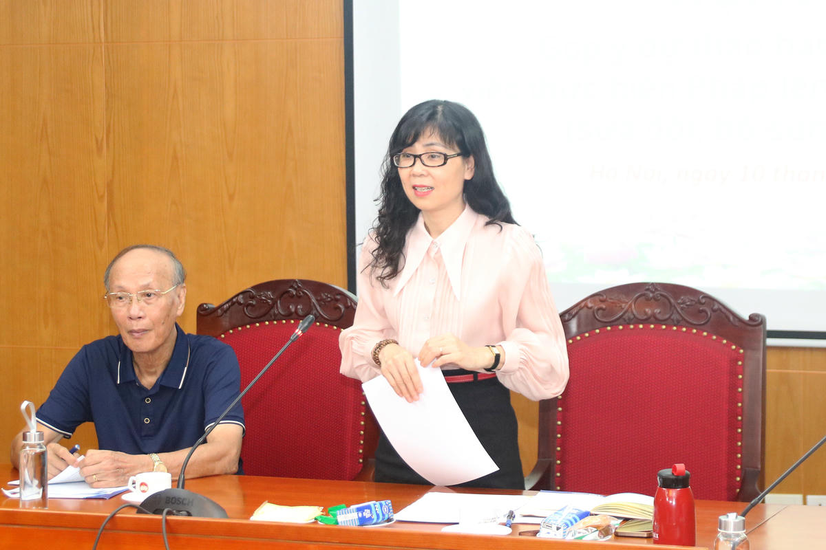 Bà Đào Thị Vi Phương, Phó trưởng Ban Dân chủ, Giám sát và Phản biện xã hội UBTƯ MTTQ Việt Nam phát biểu tại Hội nghị. Ảnh: Tiến Đạt.