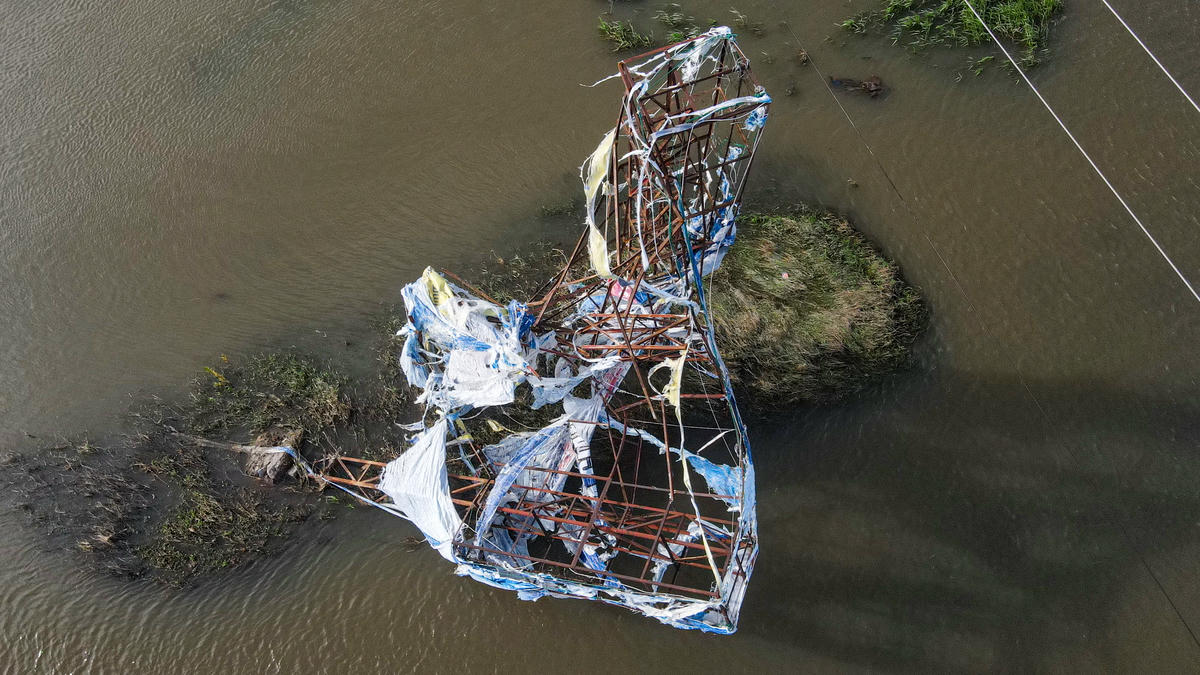 Theo ông Trần Xuân Lương, Phó Giám đốc Sở Văn hoá, Thể thao và Du lịch tỉnh Hà Tĩnh, những bảng quảng cáo nằm ngoài phạm vi quản lý của Sở đã được giao cho địa phương giám sát, xử lý. Ảnh: Cẩm Kỳ