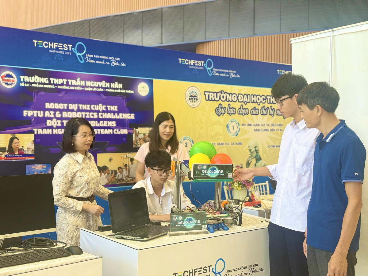 Không gian trưng bày Techfest Hải Phòng 2025, Trường THPT Trần Nguyên Hãn. Ảnh: PT