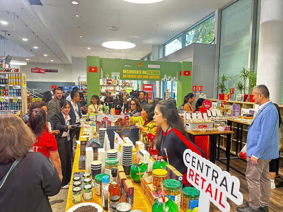 “Ngày Việt Nam tại Pháp” là cơ hội để các doanh nghiệp tiếp xúc trực tiếp, tìm hiểu phản ứng của người tiêu dùng Pháp đối với các sản phẩm đến từ Việt Nam. Ảnh: DY