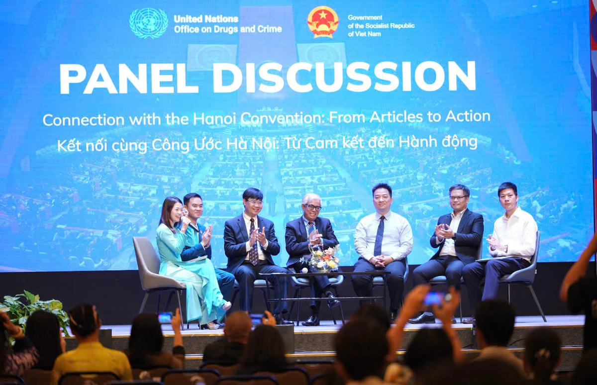 Trong khuôn khổ sự kiện diễn ra tọa đàm quốc tế.