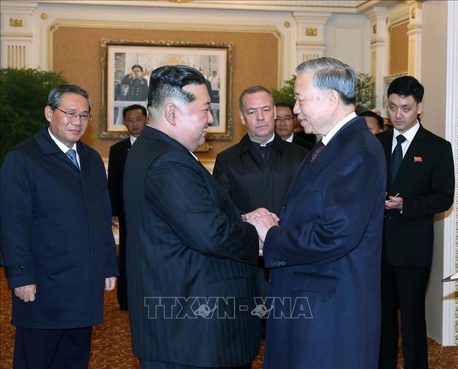 Tổng Bí thư Tô Lâm với Tổng Bí thư Đảng Lao động Triều Tiên, Chủ tịch Quốc vụ nước Cộng hòa Dân chủ Nhân dân Triều Tiên Kim Jong Un. Ảnh: Thống Nhất/TTXVN