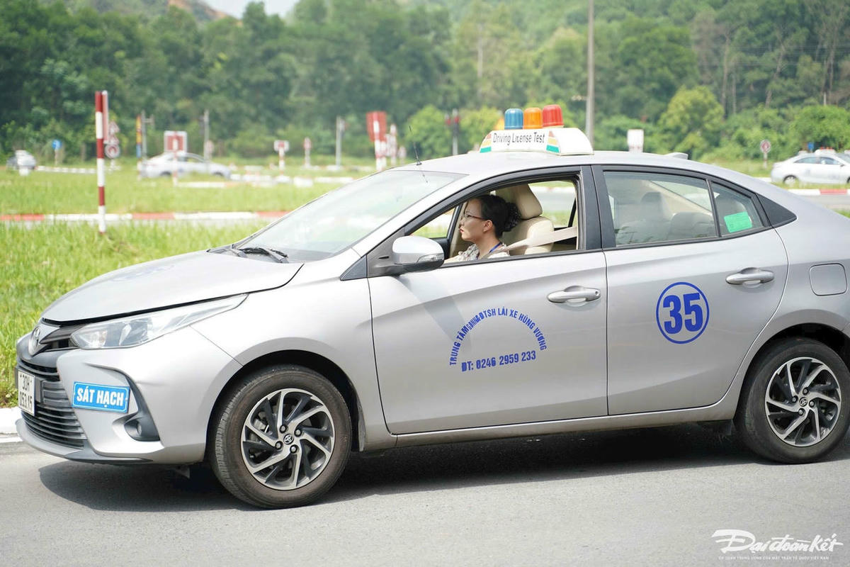 Bộ Tài chính đề xuất mức phí sát hạch lái xe, đối với các hạng A1, A, B1, sát hạch lý thuyết là 60.000 đồng/lần, sát hạch thực hành là 70.000 đồng/lần.Ảnh: Lê Khánh.