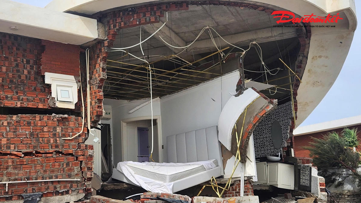 Nhưng sau bão số 10, những căn villa này tan tành. Ảnh: HN.