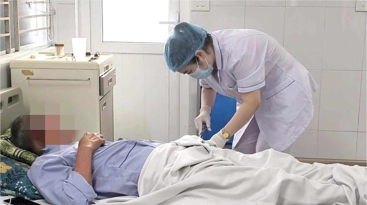 Bệnh nhân mắc sốt xuất huyết được chăm sóc và điều trị tại Bệnh viện Bệnh Nhiệt đới Trung ương. Ảnh: BVCC.