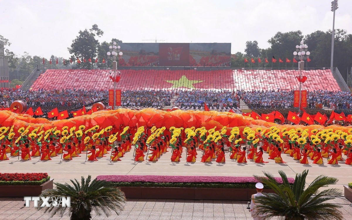  Chương trình nghệ thuật mở màn Lễ kỷ niệm, diễu binh, diễu hành 80 năm Cách mạng tháng Tám và Quốc khánh 2/9, tại Quảng trường Ba Đình (Hà Nội) sáng 2/9/2025. (Ảnh: Văn Điệp/TTXVN) 