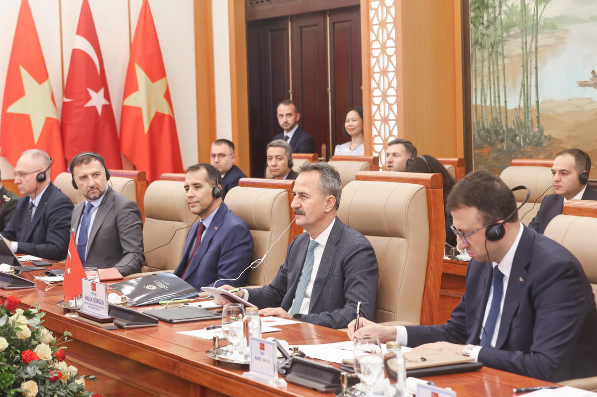 Ông Haluk Gorgun, Chủ tịch Cơ quan Công nghiệp quốc phòng Thổ Nhĩ Kỳ phát biểu tại Hội đàm. Ảnh: Quang Vinh.