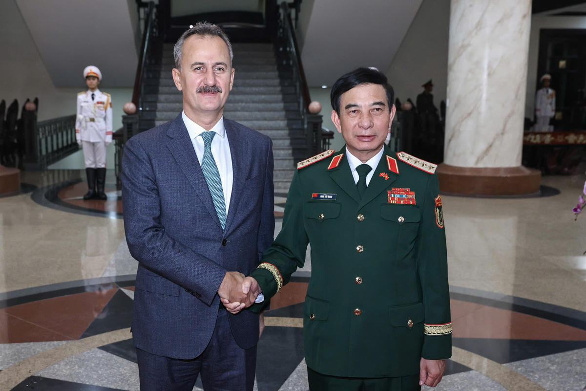 Đại tướng Phan Văn Giang và ông Haluk Gorgun, Chủ tịch Cơ quan Công nghiệp quốc phòng Thổ Nhĩ Kỳ. Ảnh: Quang Vinh.
