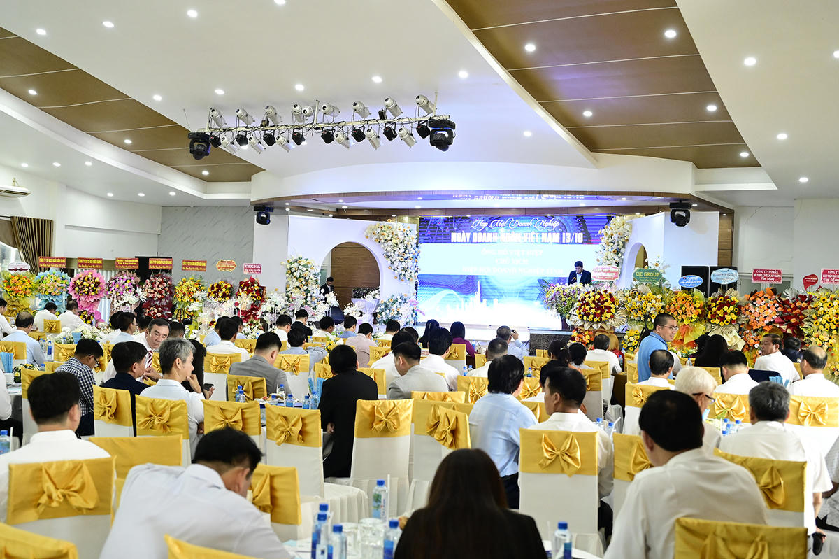 Quang cảnh buổi gặp mặt. Ảnh Nguyễn Minh.