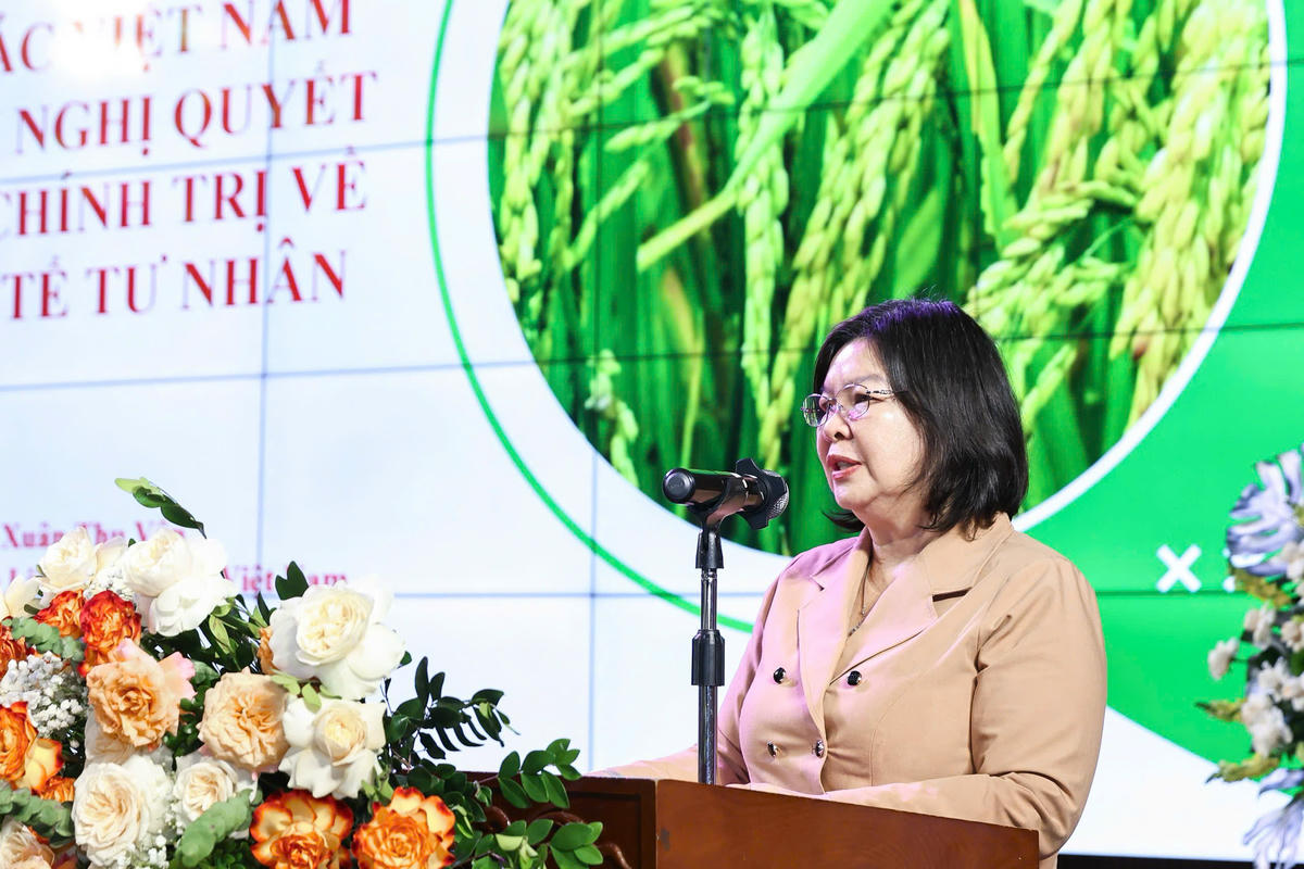 TS Cao Xuân Thu Vân, Chủ tịch Liên minh Hợp tác xã Việt Nam phát biểu tại Hội thảo. Ảnh: Quang Vinh.