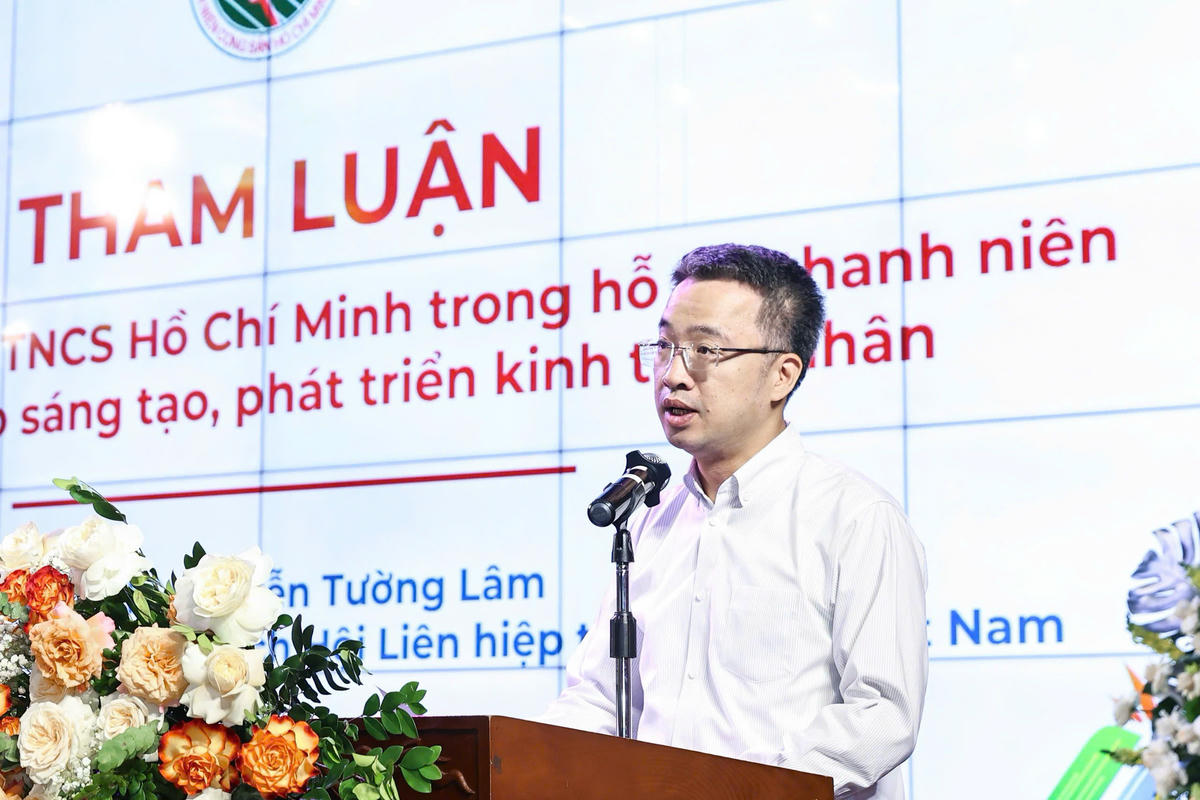 Ông Nguyễn Tường Lâm, Bí thư Trung Đoàn TNCS Hồ Chí Minh, Chủ tịch Hội Liên hiệp Thanh niên Việt Nam phát biểu tại Hội thảo. Ảnh: Quang Vinh.