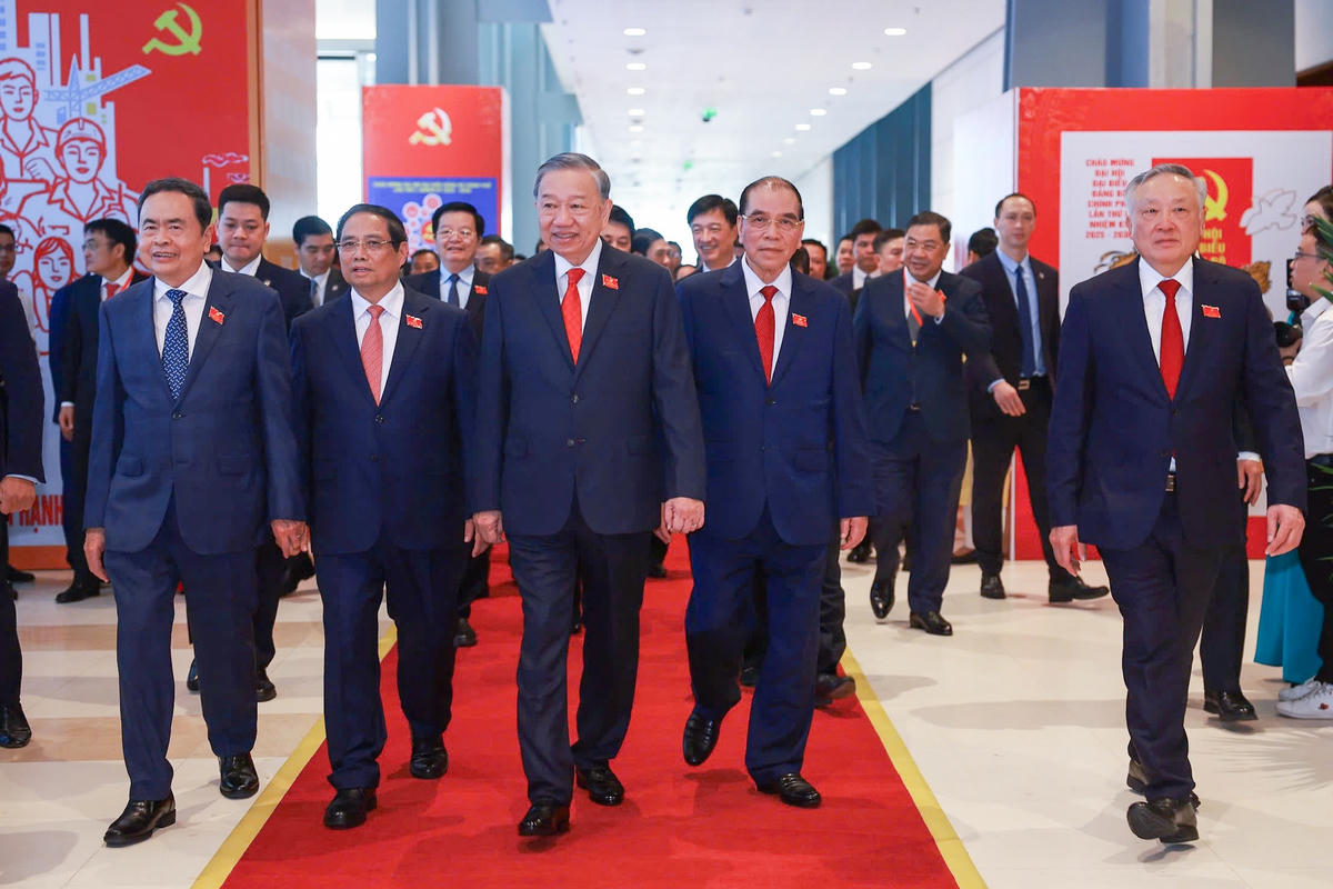 Tổng Bí thư Tô Lâm, Thủ tướng Chính phủ Phạm Minh Chính, Chủ tịch Quốc hội Trần Thanh Mẫn và các đồng chí lãnh đạo, nguyên lãnh đạo đến dự Đại hội Đảng bộ Chính phủ lần thứ I, nhiệm kỳ 2025-2030 - Ảnh: VGP/Nhật Bắc