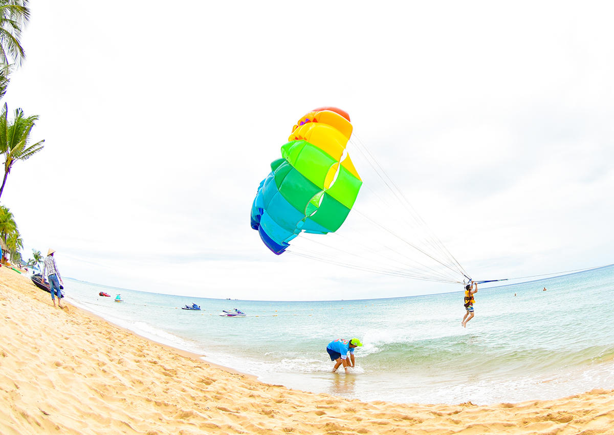 Dịch vụ vui chơi giải trí đa dạng, hấp dẫn du khách. Ảnh Nguyễn Minh.