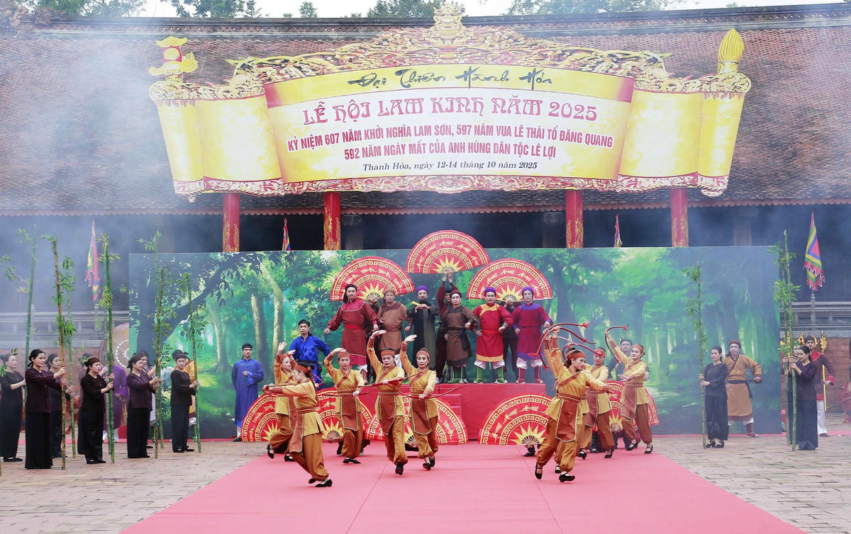 Chương trình nghệ thuật “Hào khí Lam Sơn - Tỏa sáng trường tồn” được dàn dựng công phu, tái hiện một giai đoạn lịch sử hào hùng của dân tộc.