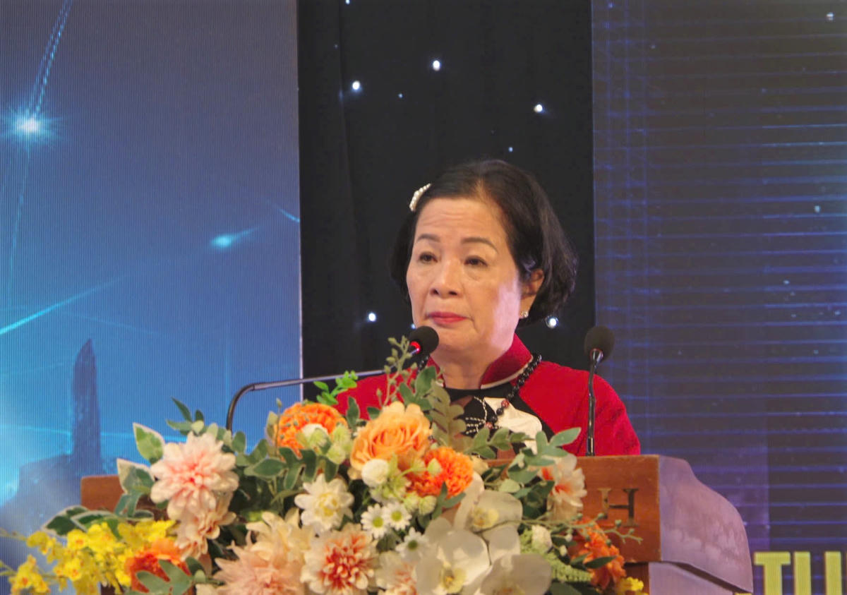 Bà Nguyễn Thị Sen, Chủ tịch Hiệp hội Doanh nghiệp tỉnh Gia Lai phát biểu tại hội nghị. Ảnh: CV.