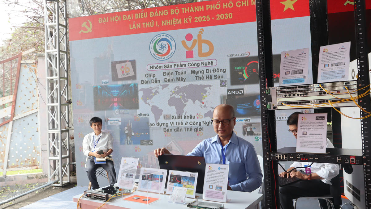 Khu trưng bày các sản phẩm công nghiệp bán dẫn "Made in Việt Nam" tại triển lãm. Ảnh: Hồng Phúc.