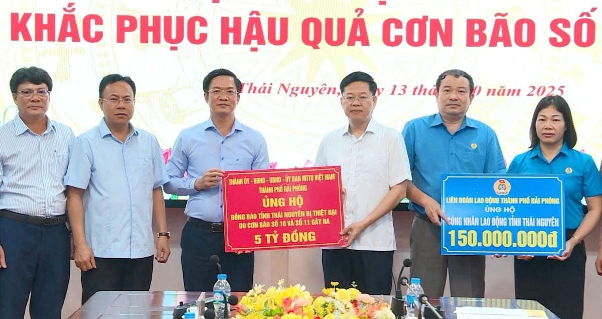 Hải Phòng ủng hộ đồng bào tỉnh Thái Nguyên khắc phục hậu quả do bão lũ gây ra. Ảnh: CTV. 