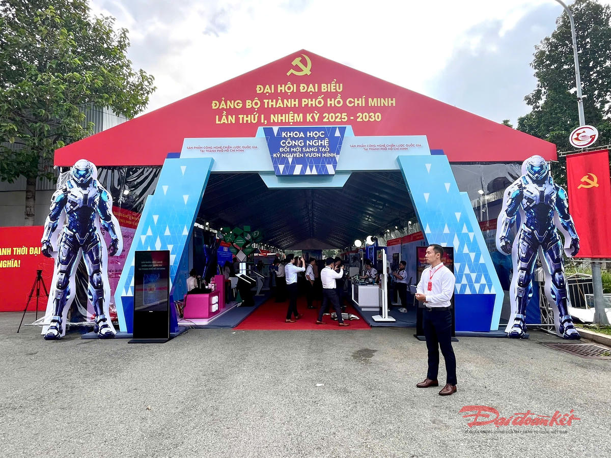 Không gian&nbsp;triển lãm “Sản phẩm công nghệ chiến lược quốc gia tại Thành phố Hồ Chí Minh” tại Học viện Cán bộ thành phố. Ảnh: Hồng Phúc.