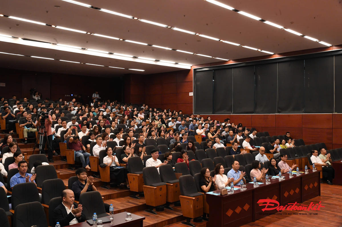 Buổi tập huấn có sự có mặt của đại diện cán bộ văn hóa của 126 xã, phường trên địa bàn thành phố Hà Nội. Ảnh: Phạm Sỹ.