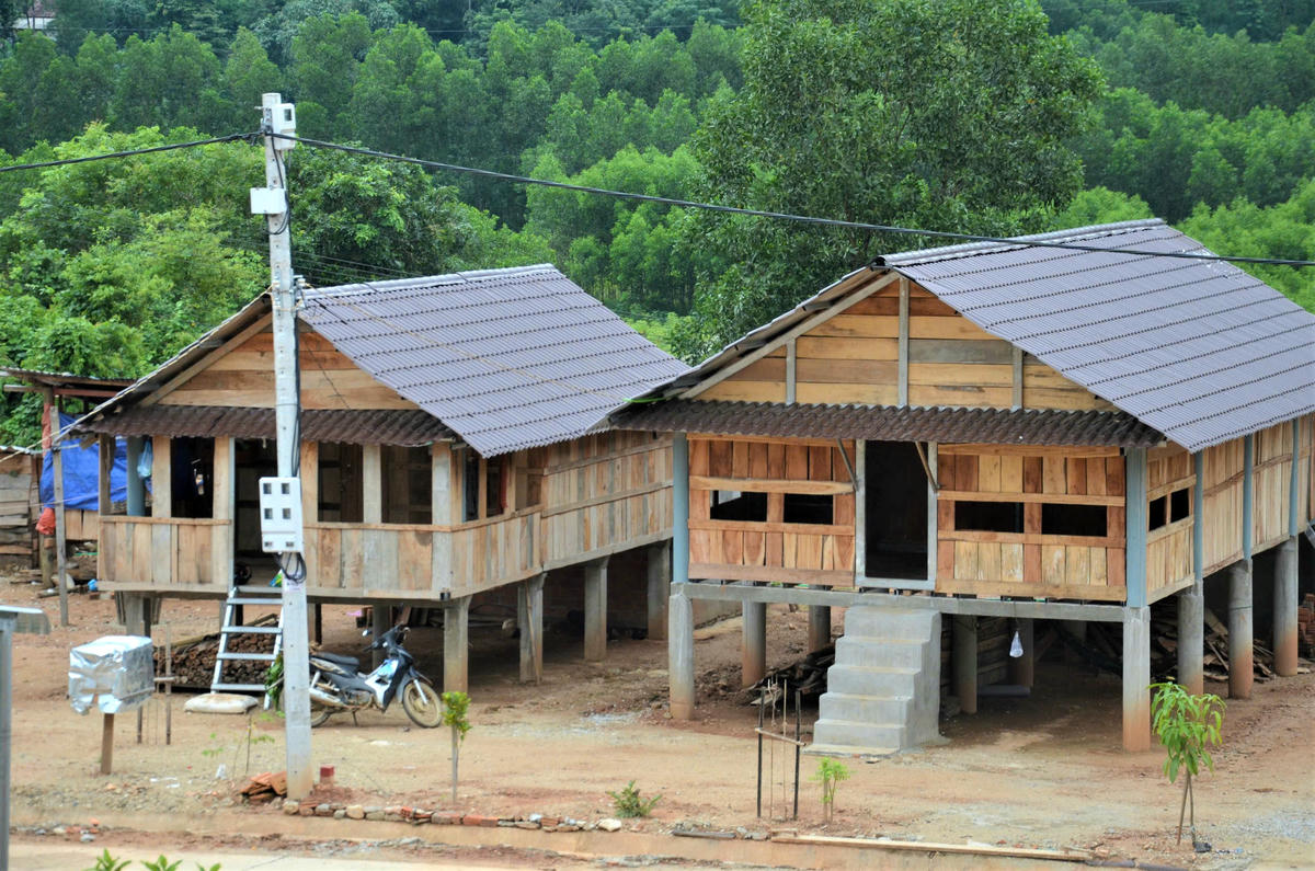 Những ngôi nhà của người dân khu tái định cư Trà Nô (Quảng Ngãi) được xây dựng kiên cố. Ảnh: Chí Đại