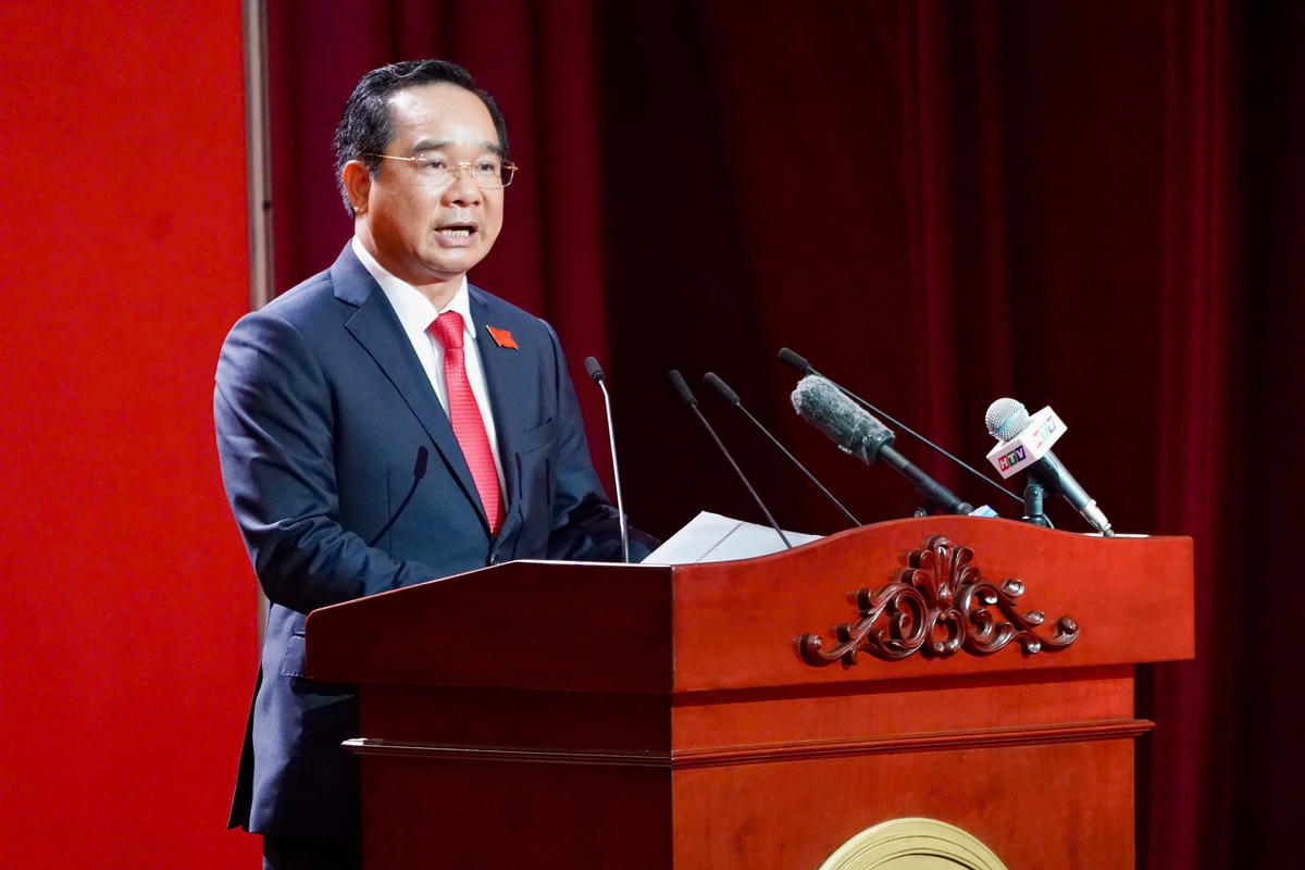 Ông Nguyễn Văn Được - Phó Bí thư Thành ủy, Chủ tịch UBND TP Hồ Chí Minh trình bày báo cáo kết quả thực hiện Nghị quyết Đại hội. Ảnh: Đ.H.