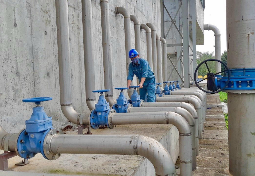 Cả nước có khoảng 250 doanh nghiệp cấp nước đô thị, với 1.000 nhà máy nước sạch đô thị 
và nông thôn phụ cận.