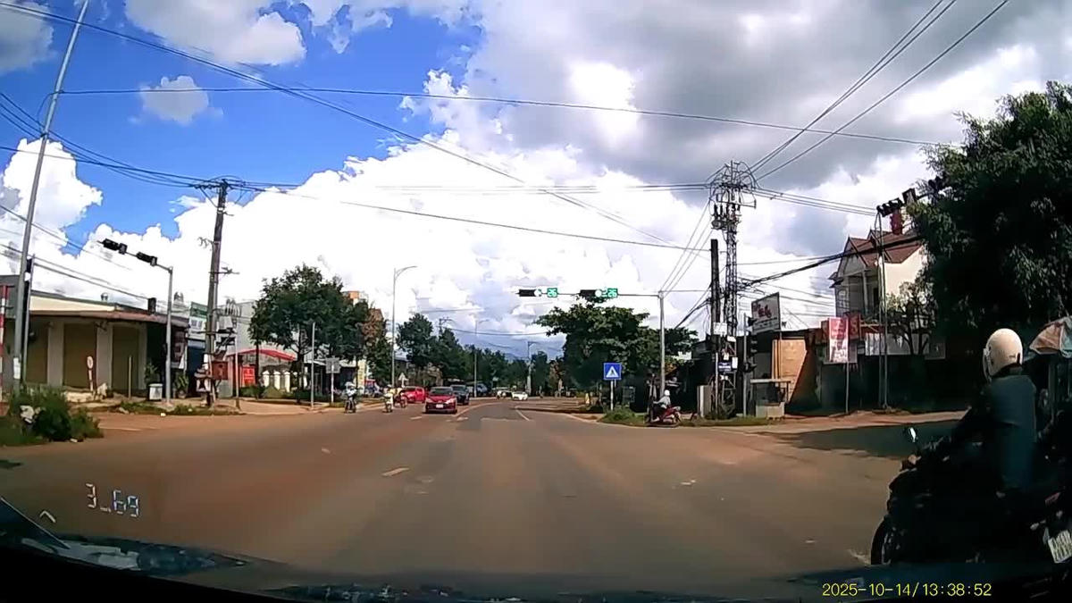 Hiện trườg nơi xảy ra vụ tai nạn giao thông liên hoàn, khiến 3 người bị thường.