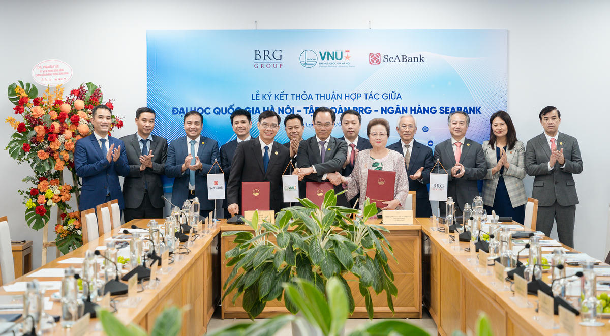 Đại diện Tập đoàn BRG, Ngân hàng SeABank và Đại học Quốc gia Hà Nội ký kết thỏa thuận hợp tác