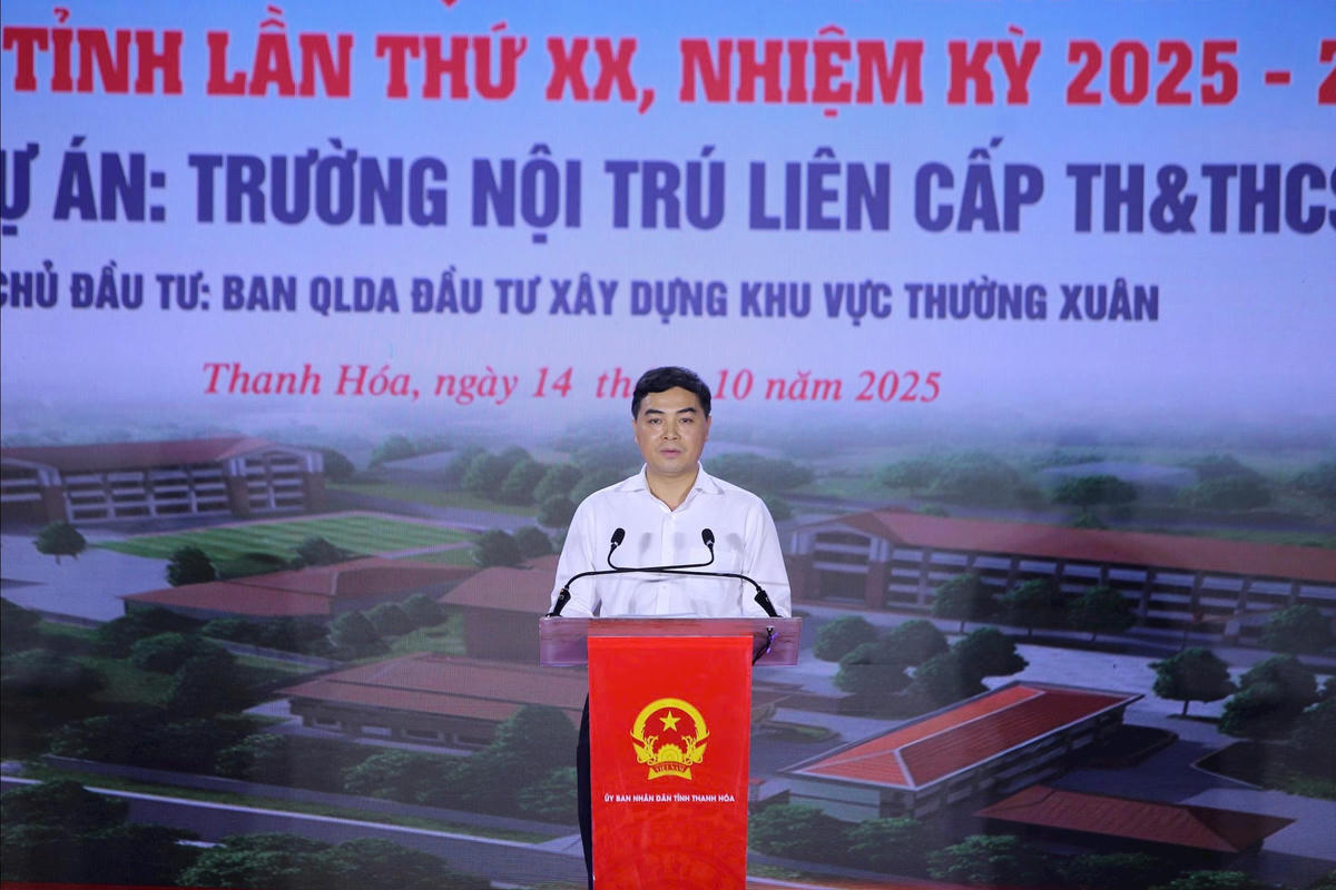 Chủ tịch UBND tỉnh Nguyễn Hoài Anh thông tin về kế hoạch xây dựng trường học vùng biên tại Thanh Hóa trong năm 2025. Ảnh: Minh Hiếu.