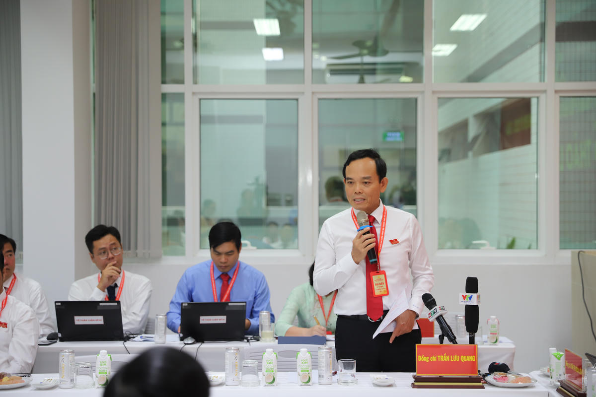 Bí thư Thành ủy TP Hồ Chí Minh Trần Lưu Quang phát biểu, gợi ý nội dung thảo luận tại tổ thảo luận số 1, chiều 14/10.