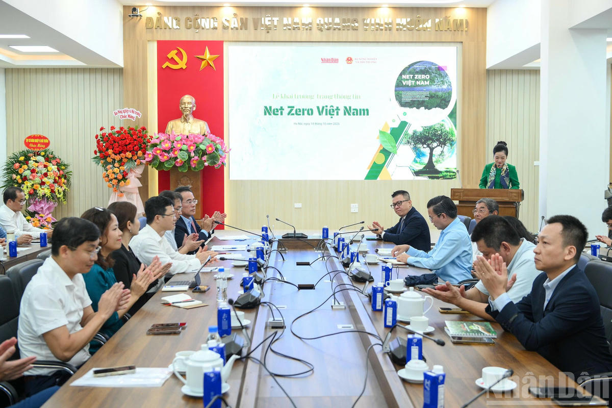 Quang cảnh lễ ra mắt trang thông tin Net Zero Việt Nam tại trụ sở Báo Nhân Dân.