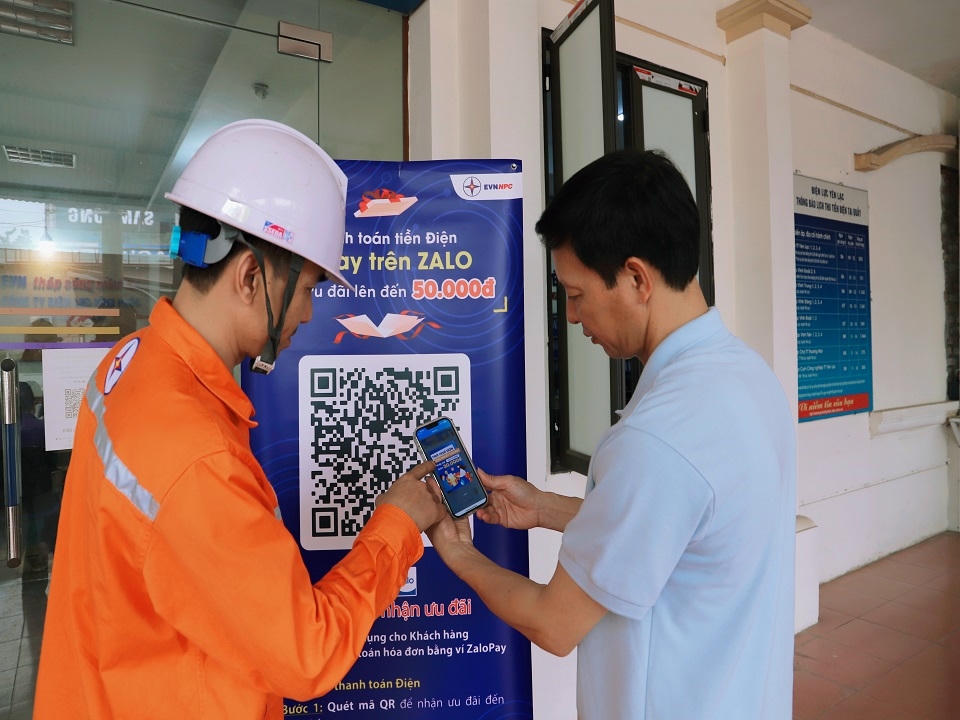 EVNNPC đẩy mạnh thanh toán không dùng tiền mặt