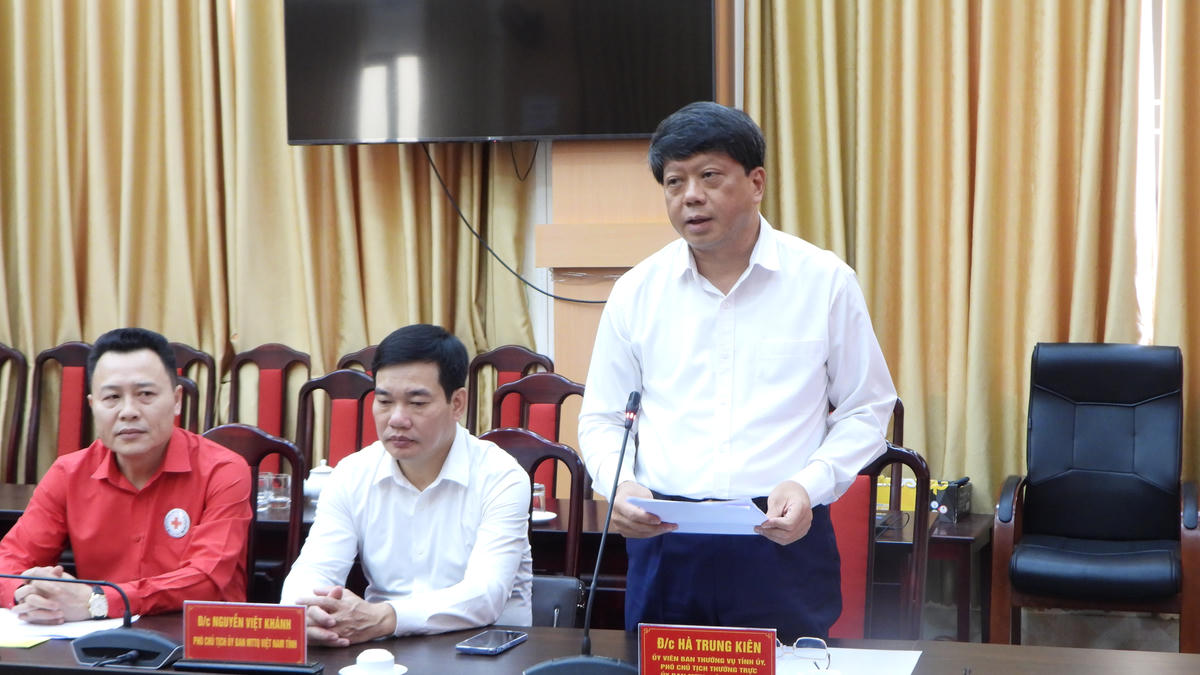 Phó Chủ tịch Thường trực Ủy ban MTTQ Việt Nam tỉnh Tuyên Quang Hà Trung Kiên phát biểu tại chương trình. Ảnh: X.T.. 