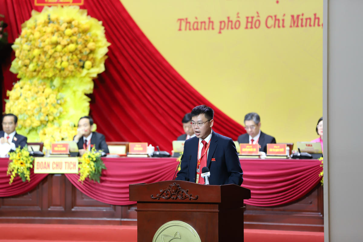 TS Trương Minh Huy Vũ - Viện trưởng Viện Nghiên cứu Phát triển TP Hồ Chí Minh trình bày tham luận tại Đại hội. Ảnh: Đ.H.