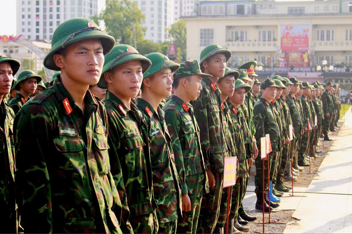 Các chiến sỹ đến từ nhiều đơn vị thuộc lực lượng Quân đội và Công an. Ảnh: Thu Huệ.