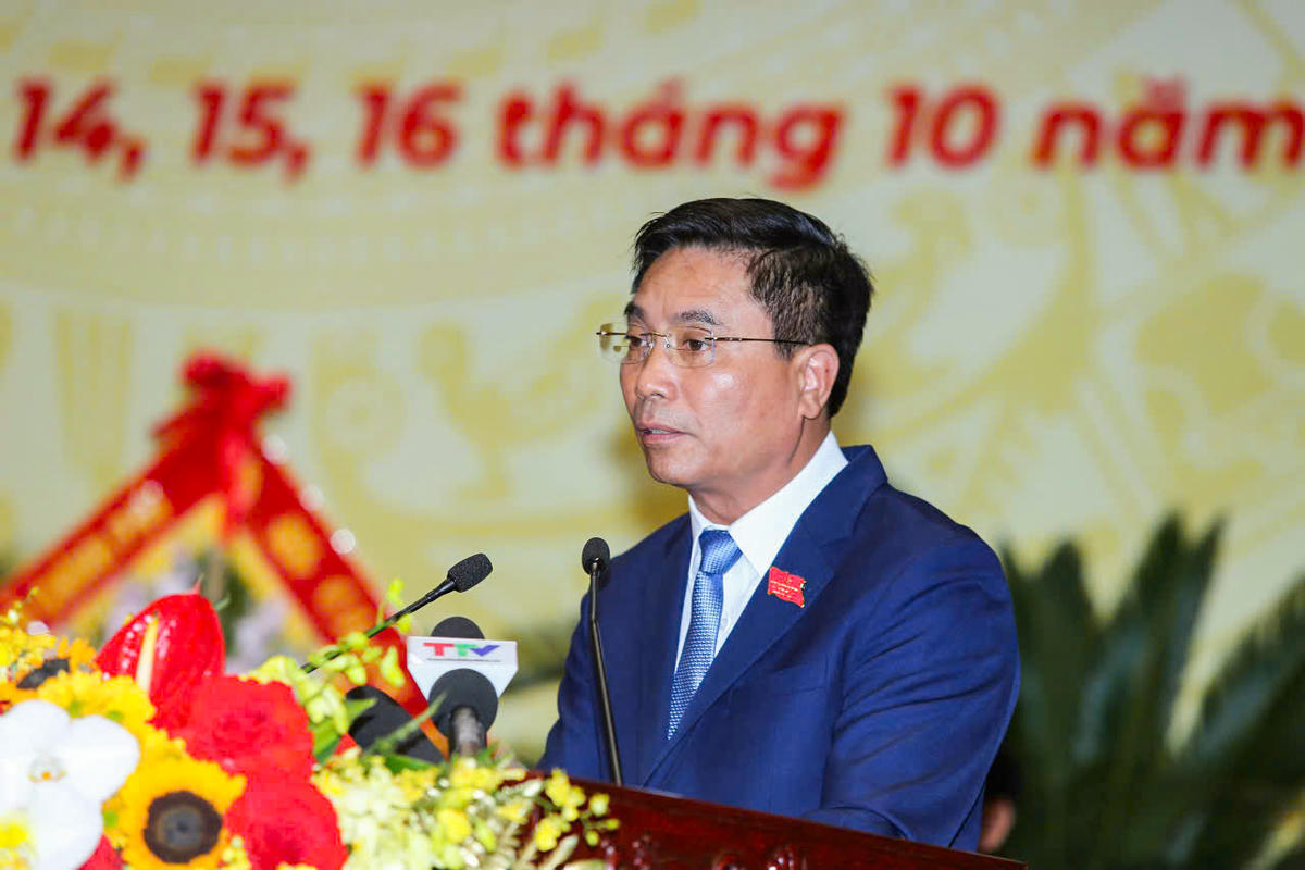 Bí thư Tỉnh ủy Nguyễn Doãn Anh trình bày diễn văn khai mạc tại đại hội. Ảnh: Minh Hiếu