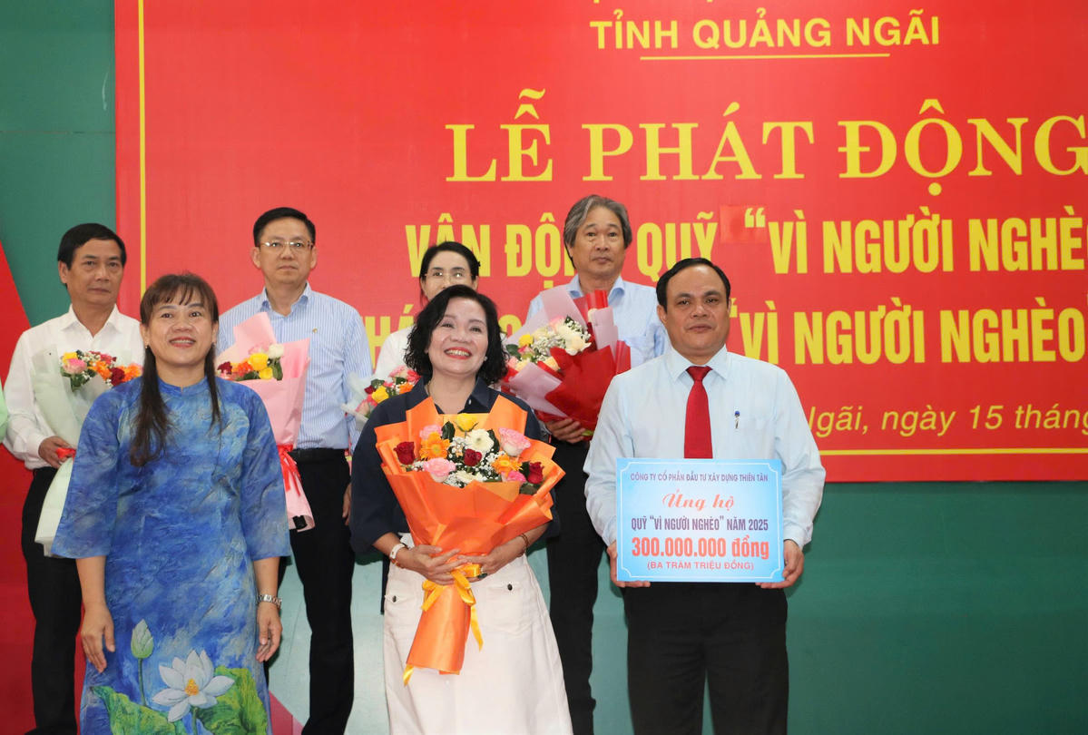 Tại lễ phát đông có 40 cơ quan, đơn vị, địa phương, doanh nghiệp trên địa bàn tỉnh ủng hộ số tiền hơn 2,2 tỷ đồng. Ảnh: Nhật Sơn.

