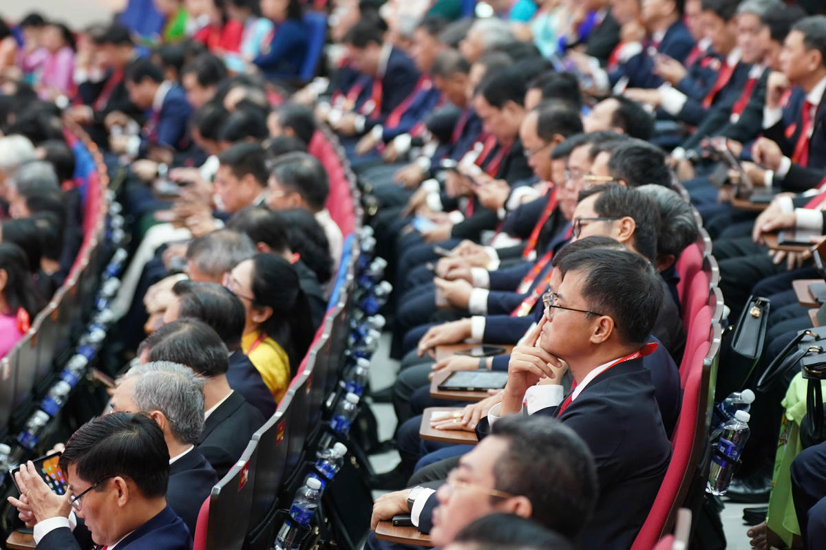 Đại biểu dự Đại hội lắng nghe các tham luận tại hội trường. Ảnh: Đ.H.