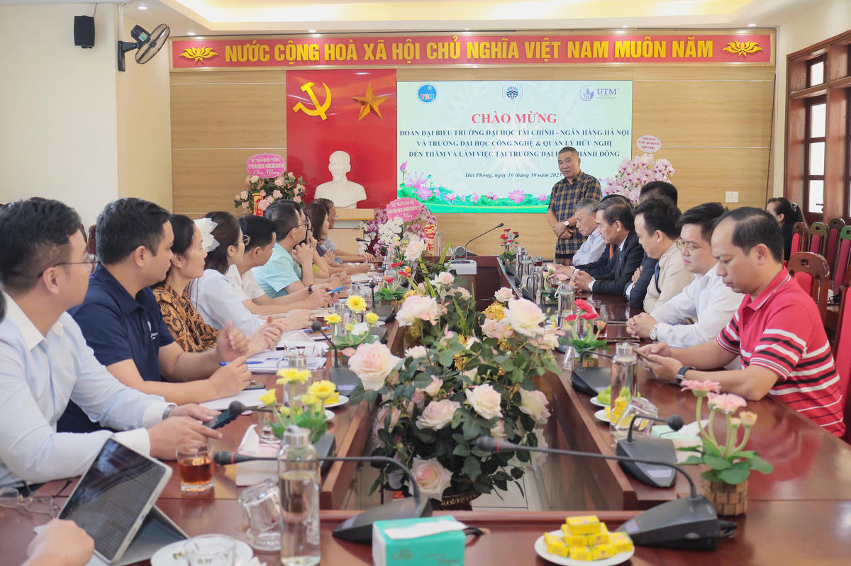 Các đại biểu tham dự buổi làm việc (ảnh NTCC) 