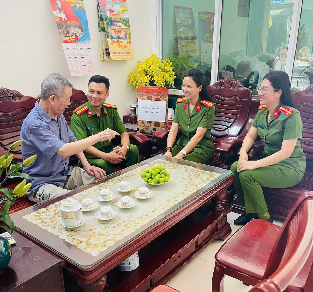 Lực lượng Công an cơ sở hướng mọi hoạt động công tác vào phục vụ nhân dân, củng cố niềm tin của người dân vào lực lượng Công an Thủ đô.