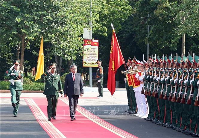 Tổng Bí thư Tô Lâm duyệt Đội danh dự. Ảnh: Thống Nhất/TTXVN