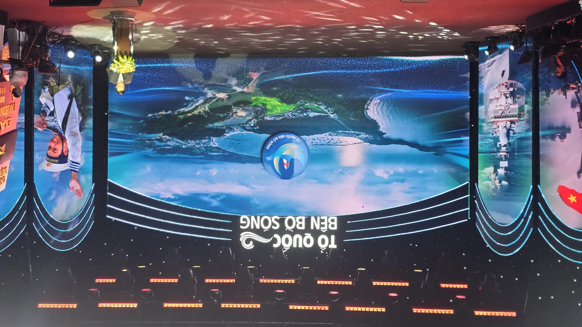 Đồng chí Nguyễn Trọng Nghĩa, Ủy viên Bộ Chính trị, Bí thư Trung ương Đảng, Trưởng Ban Tuyên giáo và Dân vận Trung ương dự và phát biểu chỉ đạo tại buổi lễ. Ảnh Văn Thanh.