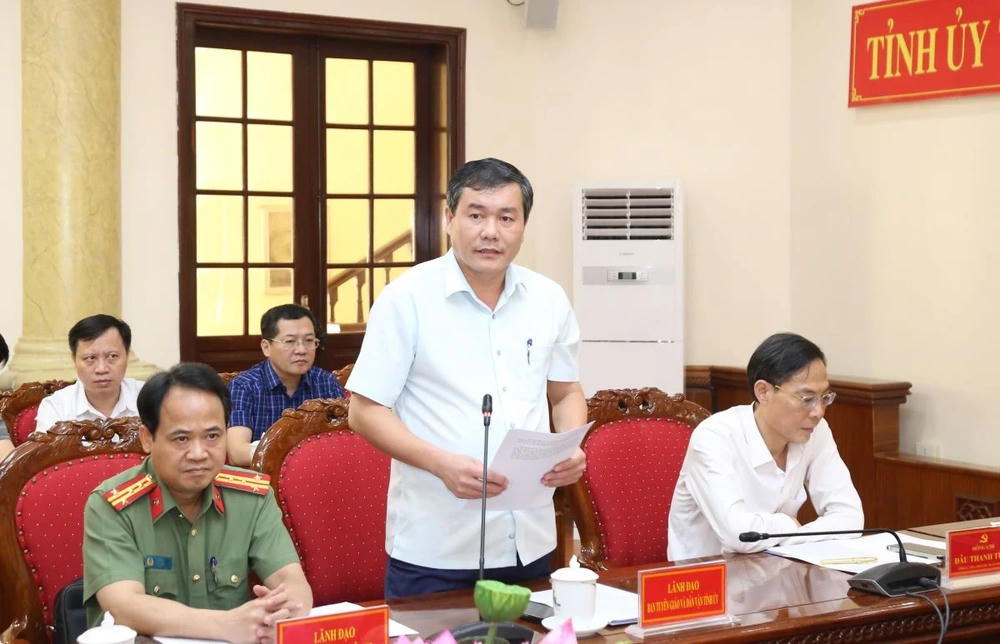 Phó Trưởng ban Tuyên giáo và Dân vận Tỉnh ủy Phạm Văn Tuấn thông tin về kết quả nổi bật tại đại hội. Ảnh: Phong Sắc