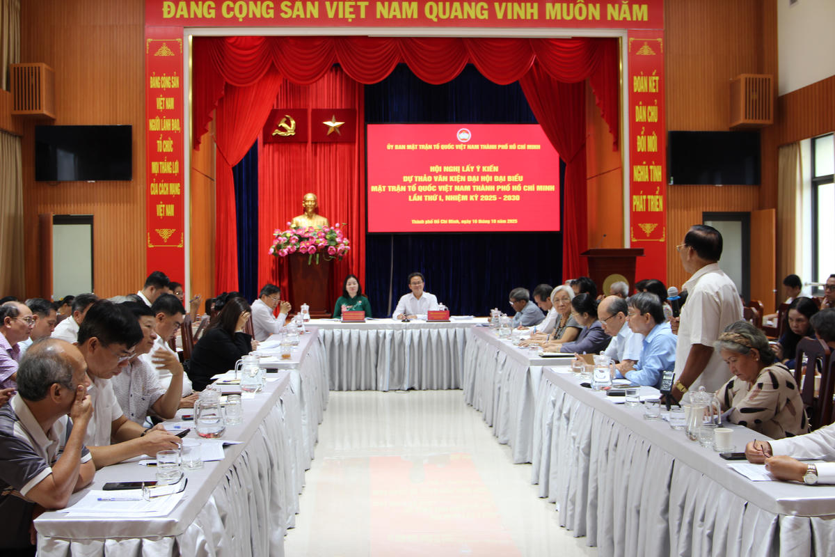 Quang cảnh Hội nghị lấy ý kiến góp ý đối với dự thảo Văn kiện Đại hội đại biểu Mặt trận Tổ quốc Việt Nam thành phố lần thứ I, nhiệm kỳ 2025 – 2030. Ảnh: Q.Đ.