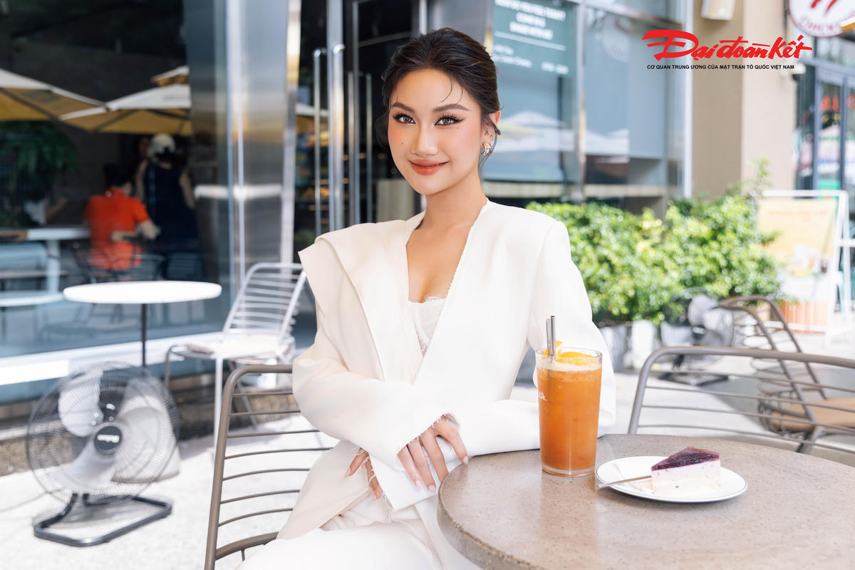 Tân Hoa hậu Hoàn vũ Việt Nam 2025, Nguyễn Hoàng Phương Linh tốt nghiệp Đại học Washington (Mỹ) với thành tích xuất sắc, từng làm kiểm toán viên CNTT tại Big 4 toàn cầu, hiện đang công tác tại công ty công nghệ kỳ lân Việt Nam.