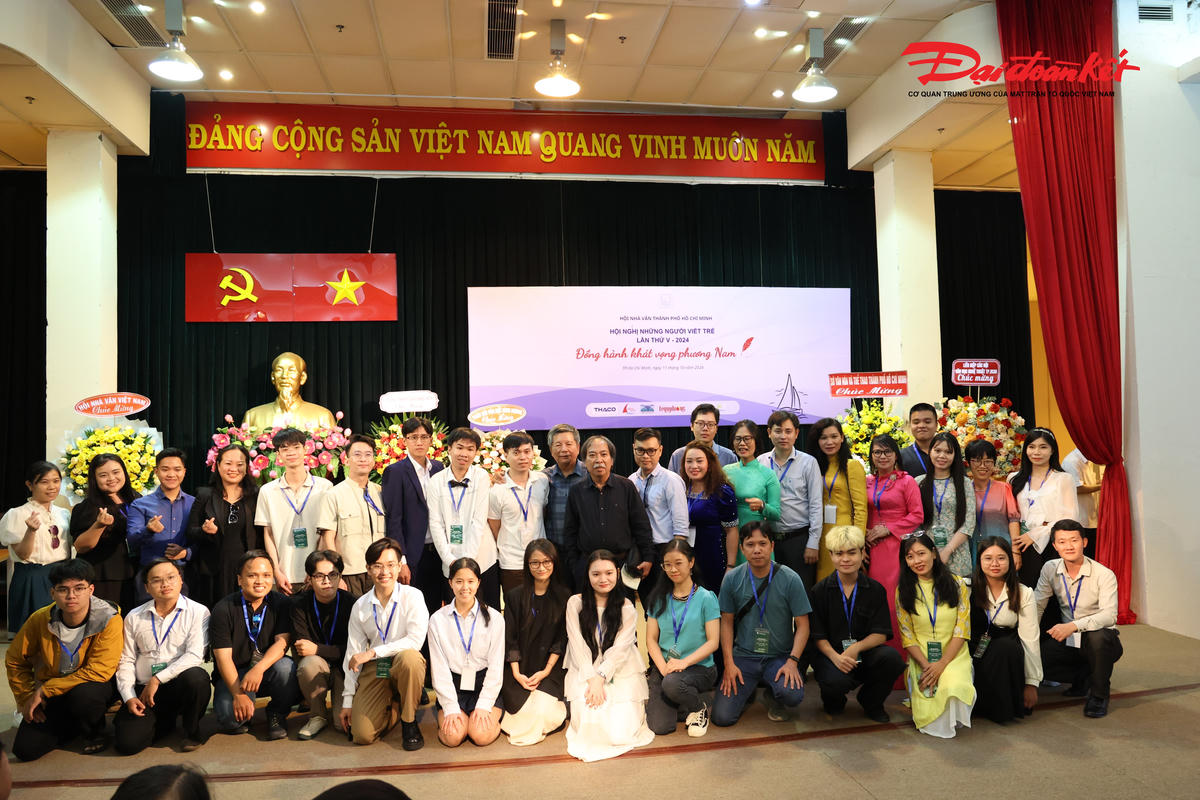 Các nhà văn trẻ tiêu biểu của Thành phố Hồ Chí Minh. Ảnh: Tuấn Anh.