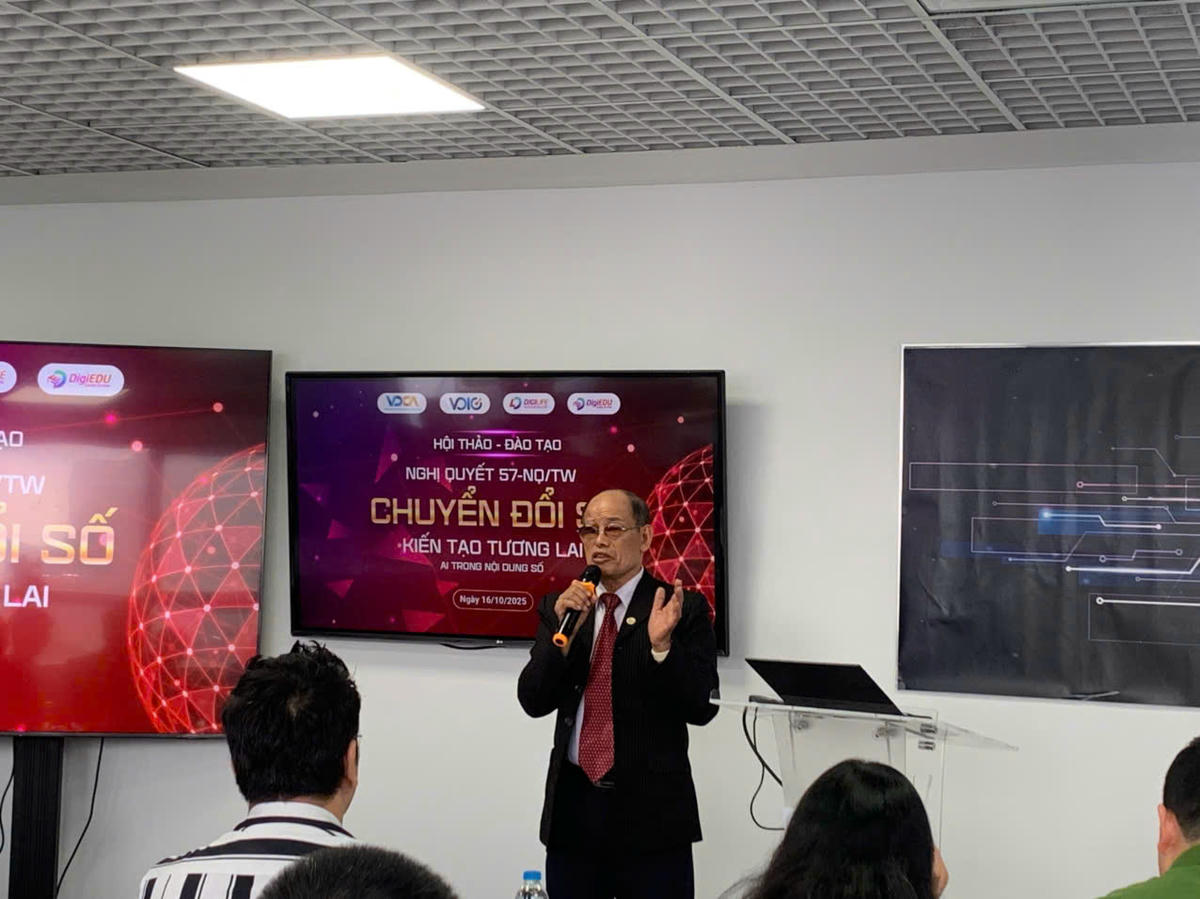 TS Phạm Huy Thông, Phó Viện trưởng Viện Trí Việt phát biểu.