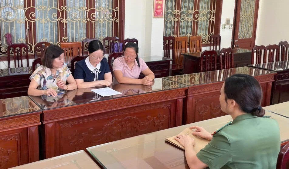 Nghĩa, Tâm và Hương tại cơ quan điều tra. Ảnh: CANB