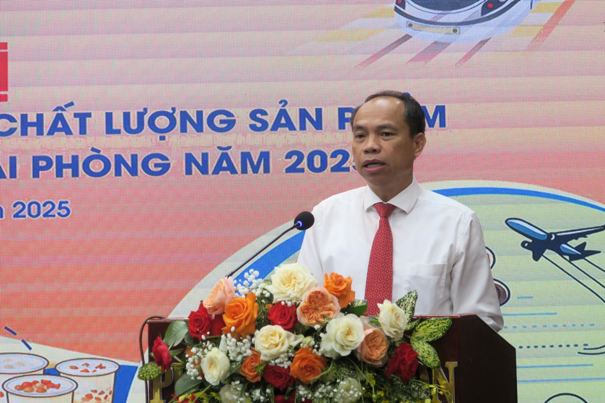 Ông Lê Quốc Tiến, Bí thư Đảng ủy phường Đồ Sơn&nbsp;đề xuất nghiên cứu việc ứng dụng trí tuệ nhân tạo (AI) trong phát triển du lịch ẩm thực. Ảnh: PT.&nbsp;