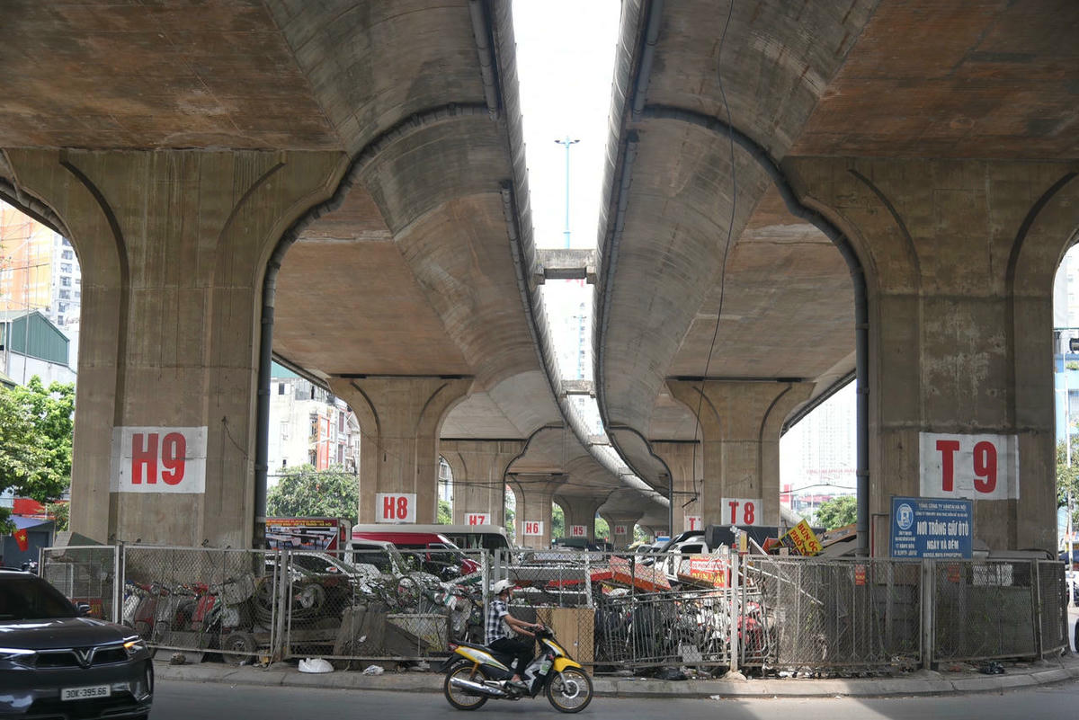 Phó Thủ tướng chỉ đạo các địa phương kiểm tra, rà soát toàn bộ việc cấp phép, quản lý, khai thác, vận hành bãi đỗ xe. Ảnh: Lê Khánh.